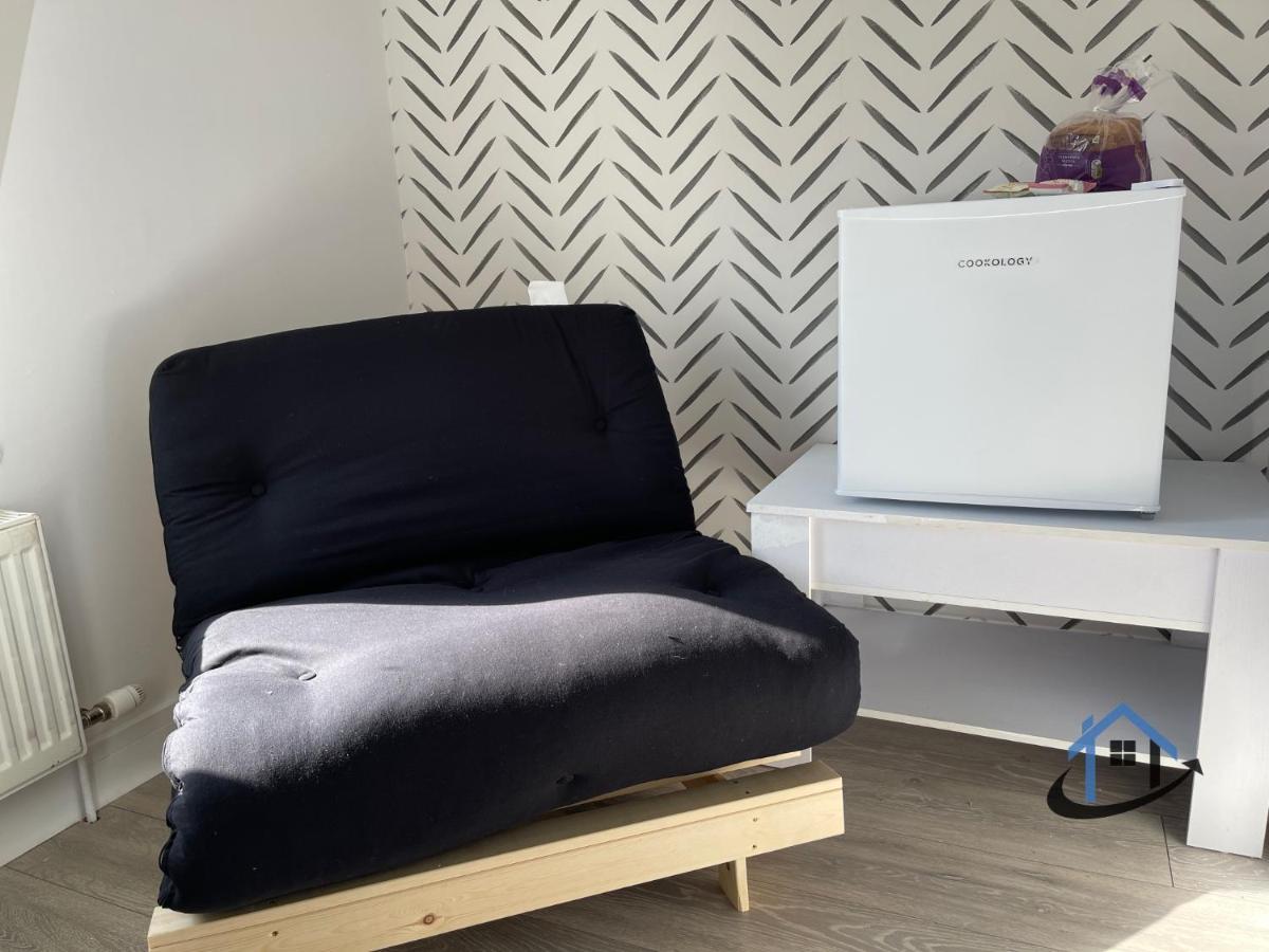קטרינג Acaster House, X4 Rooms With En-Suites X1 Room Private Bathroom, Street Parking, Close To Train Station מראה חיצוני תמונה