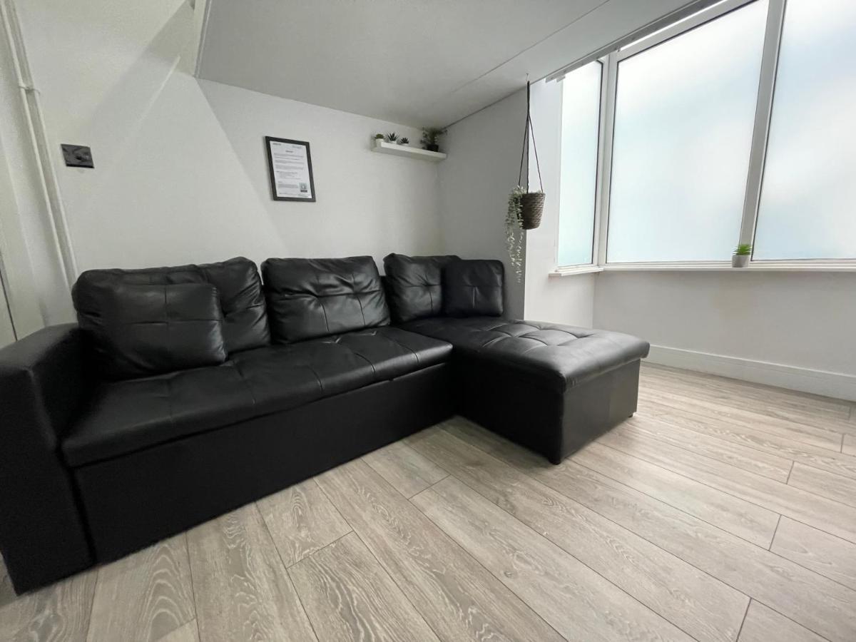 קטרינג Acaster House, X4 Rooms With En-Suites X1 Room Private Bathroom, Street Parking, Close To Train Station מראה חיצוני תמונה
