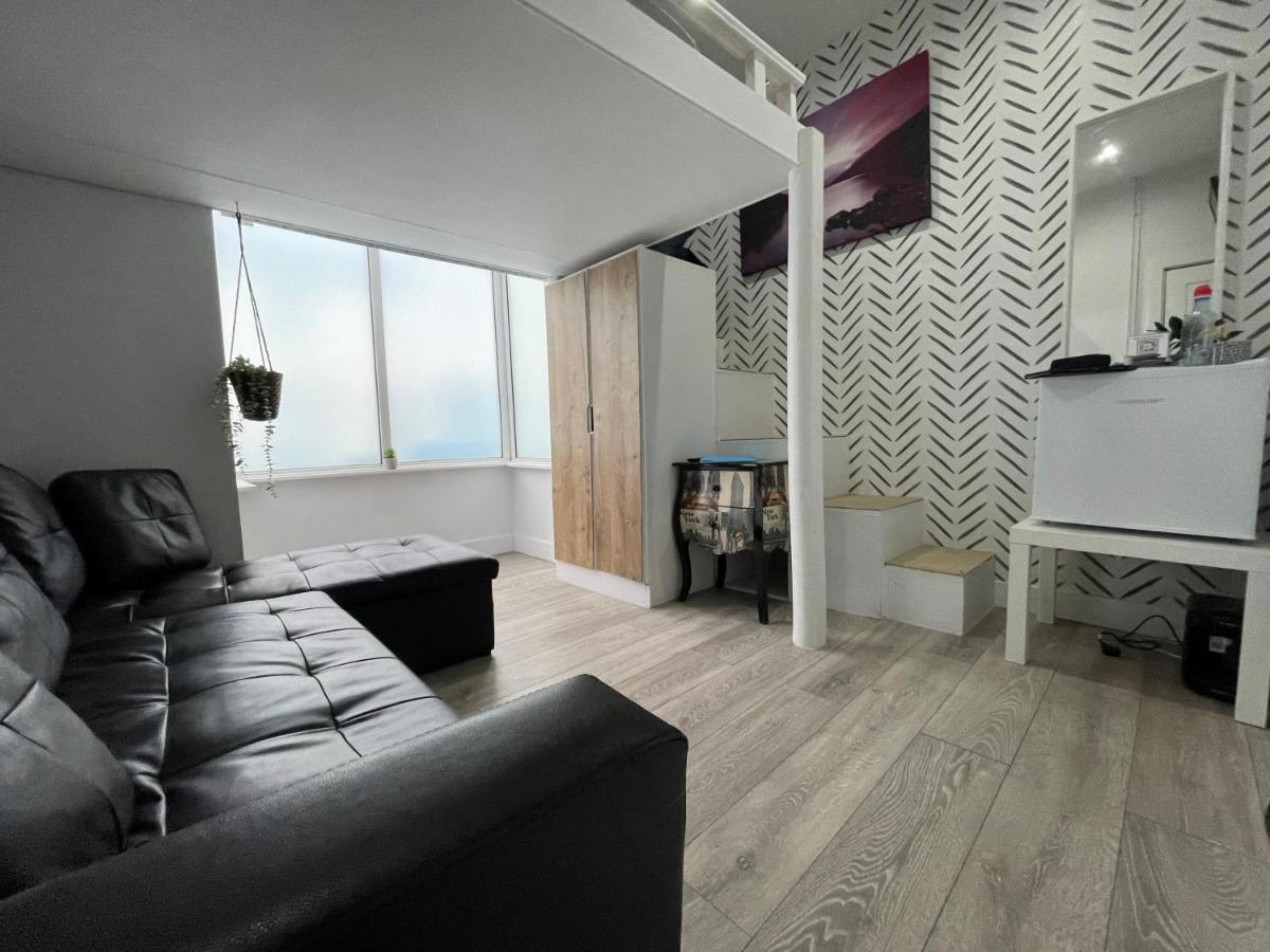 קטרינג Acaster House, X4 Rooms With En-Suites X1 Room Private Bathroom, Street Parking, Close To Train Station מראה חיצוני תמונה